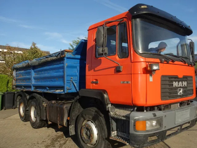 Kipper vrachtwagen MAN 27.402 MEILLER 6X4 KIPPER