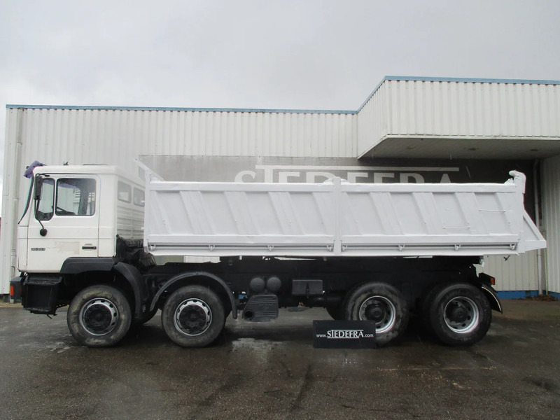 Kipper vrachtwagen MAN 35-364 , Manual , 8x4 , 3 way tipper , Spring suspension