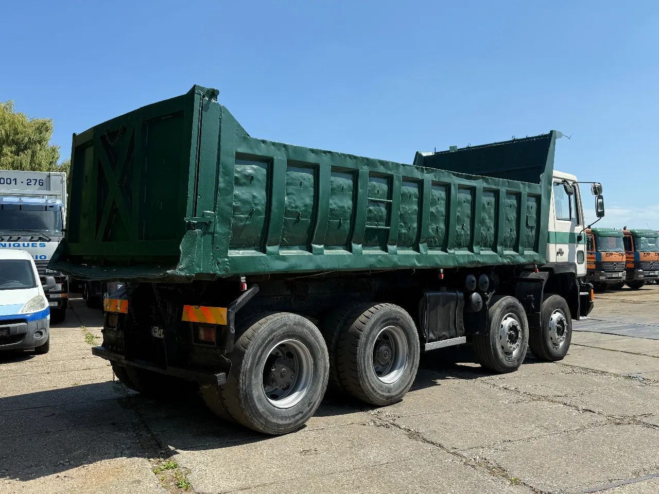 Kipper vrachtwagen MAN 35.372 8X4 Tipper Spring/Spring ZF Manual Gear E