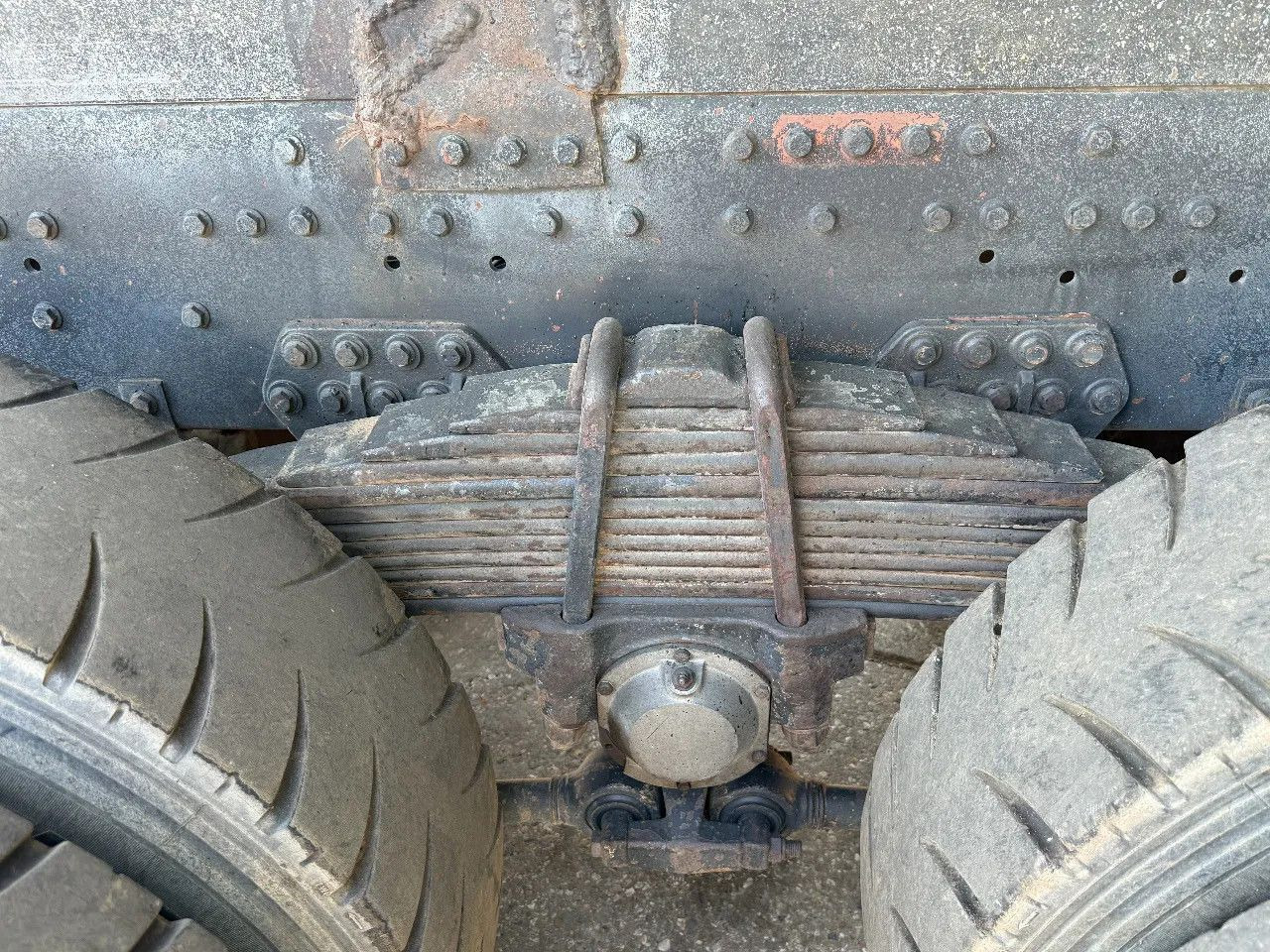 Kipper vrachtwagen MAN 35.372 8X4 Tipper Spring/Spring ZF Manual Gear E