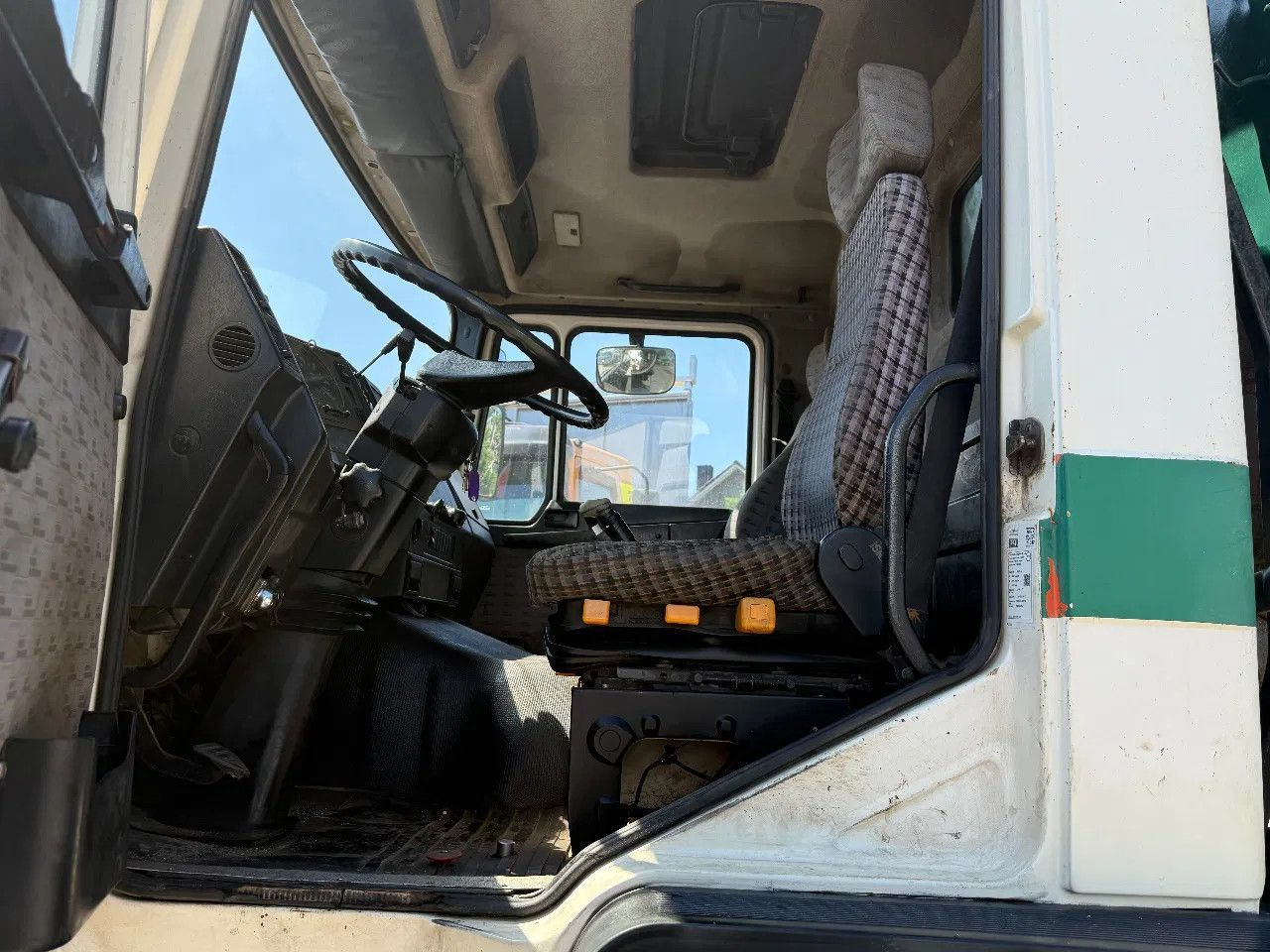 Kipper vrachtwagen MAN 35.372 8X4 Tipper Spring/Spring ZF Manual Gear E