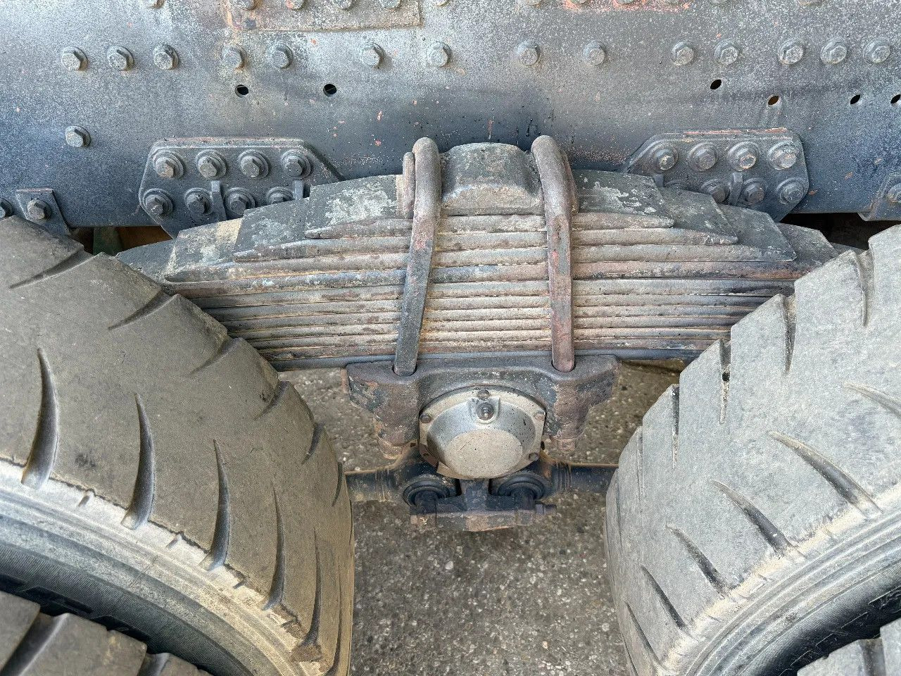 Kipper vrachtwagen MAN 35.372 8X4 Tipper Spring/Spring ZF Manual Gear E