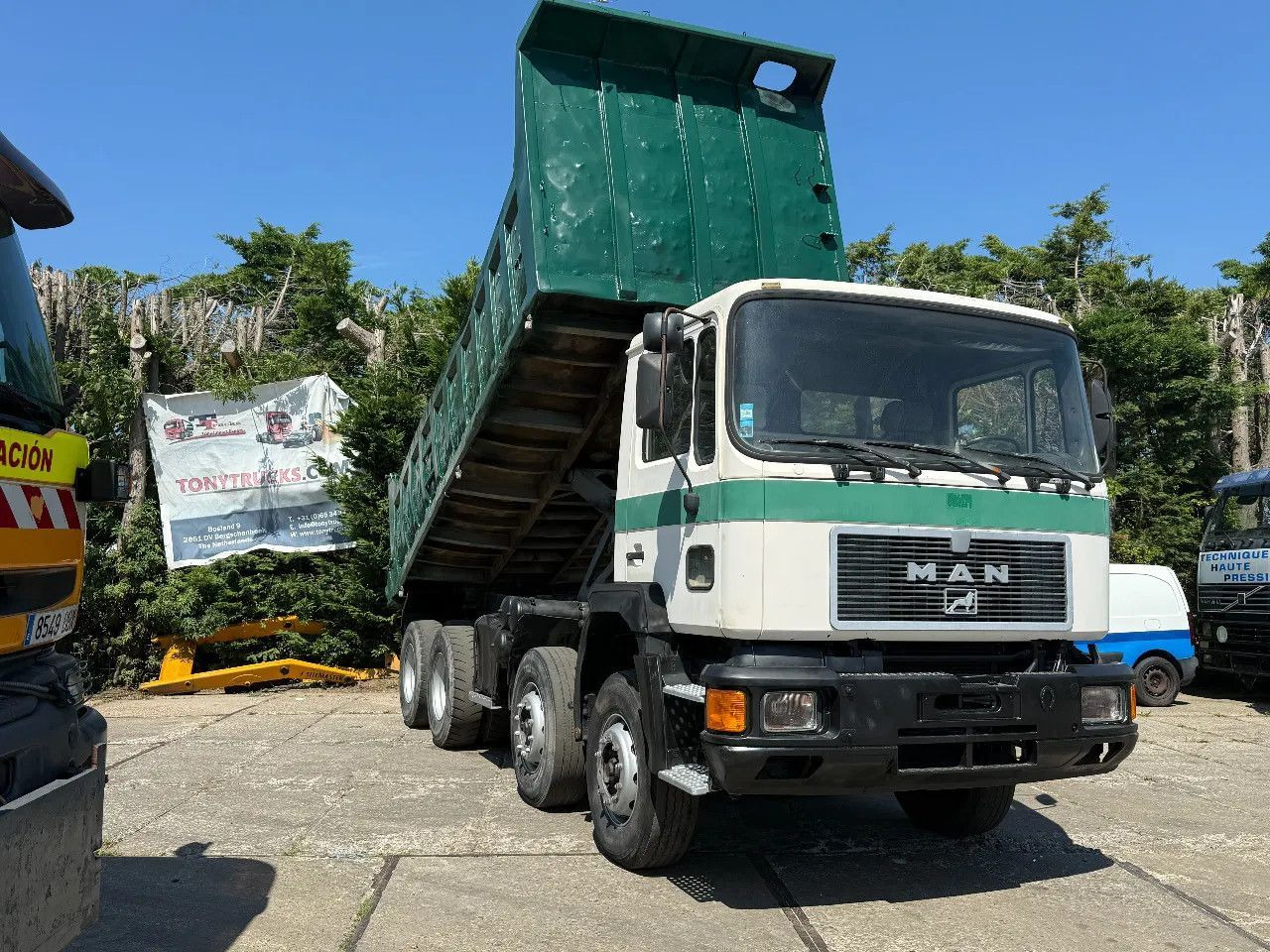 Kipper vrachtwagen MAN 35.372 8X4 Tipper Spring/Spring ZF Manual Gear E