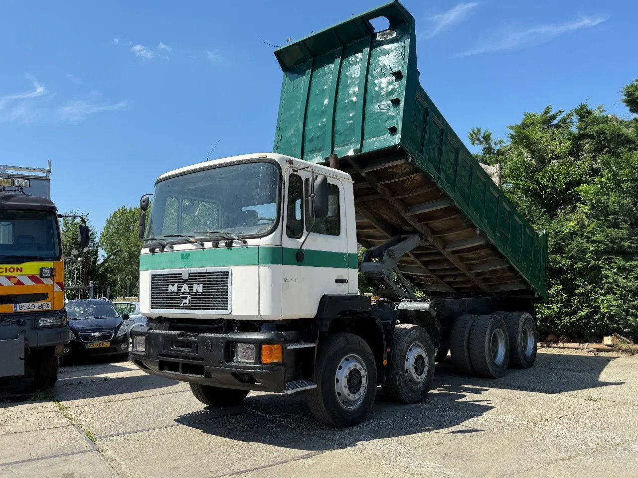 Kipper vrachtwagen MAN 35.372 8X4 Tipper Spring/Spring ZF Manual Gear E