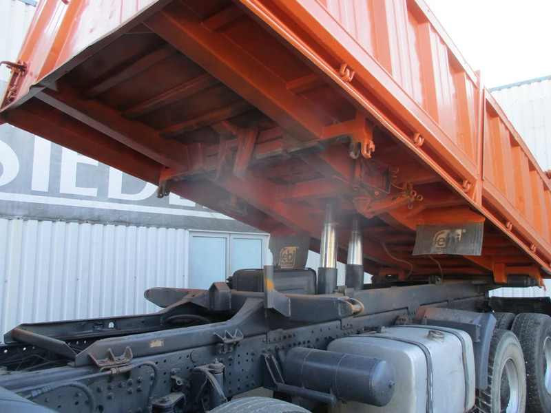 Kipper vrachtwagen MAN 35.414 , 8x4 , ZF Manual , EURO 3 , 3 way tipper , Spring suspension