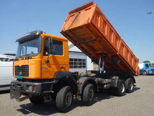 Kipper vrachtwagen MAN 35-464 8x8 meiller kipper manual diesel pomp