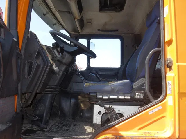 Kipper vrachtwagen MAN 35-464 8x8 meiller kipper manual diesel pomp