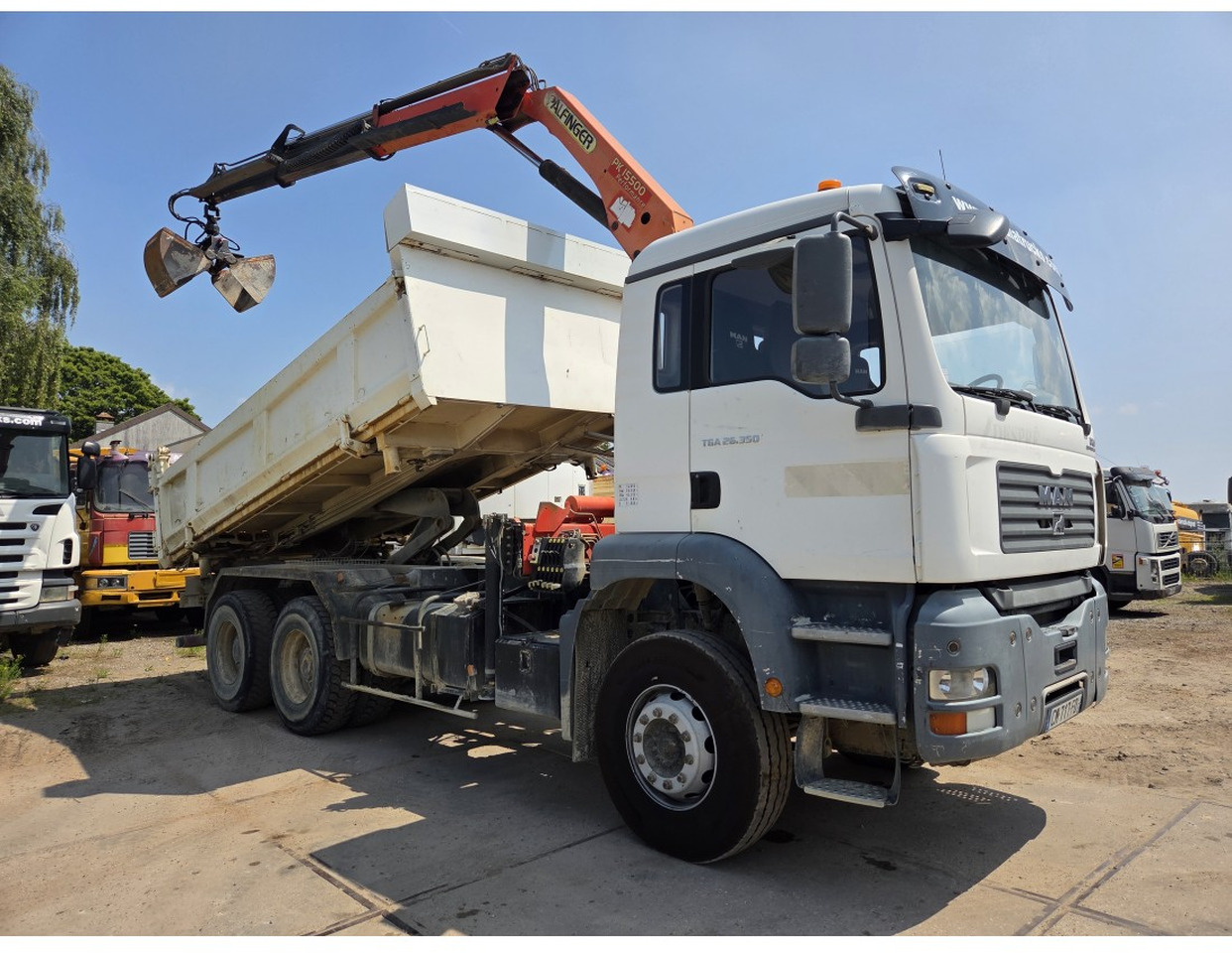 Kipper vrachtwagen MAN TGA 26.350 6X4 BORDMATIC TIPPER CRANE PALFINGER PK15500