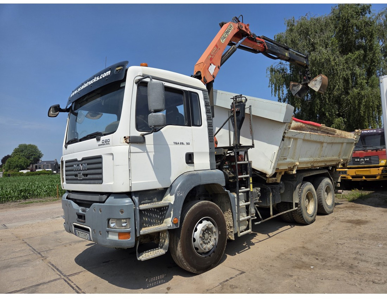 Kipper vrachtwagen MAN TGA 26.350 6X4 BORDMATIC TIPPER CRANE PALFINGER PK15500