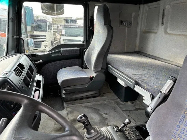 Kipper vrachtwagen MAN TGA 26.410 XL 6x2 KIPPER (6-CILINDER HEADS) (ZF16 MANUAL GEARBOX / LIFT-AXLE / HYDRAULIC KIT / AIRCONDITIONING)