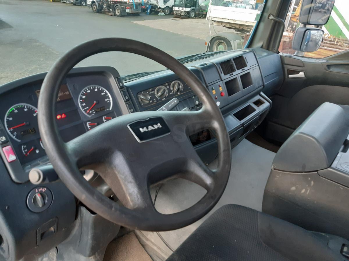 Kipper vrachtwagen MAN TGA 35.390