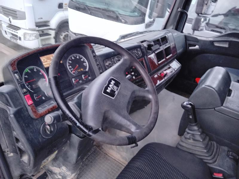 Kipper vrachtwagen MAN TGA 35.410