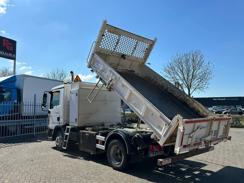 Kipper vrachtwagen MAN TGL 8.220 2 sides tipper Kipper