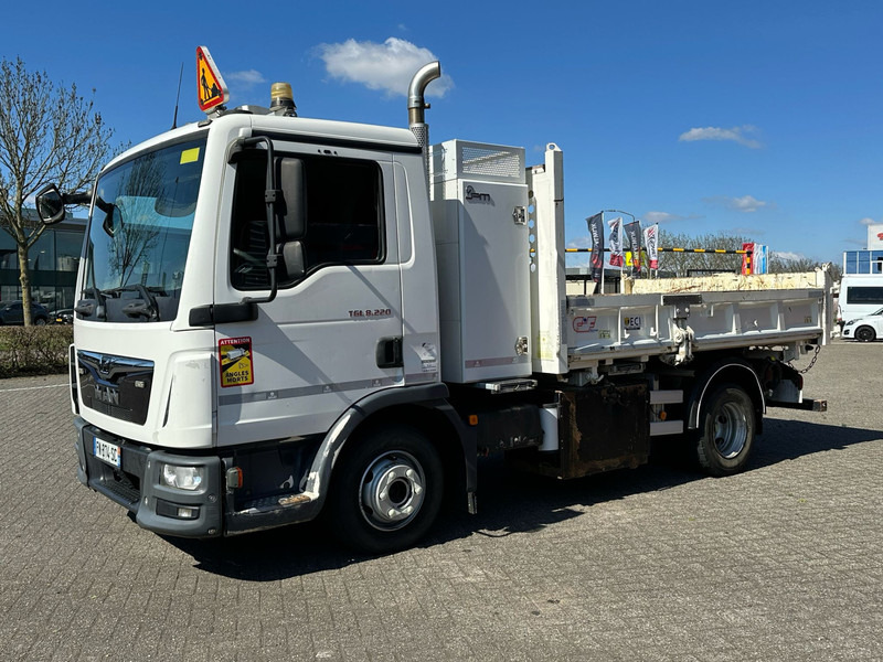 Kipper vrachtwagen MAN TGL 8.220 2 sides tipper Kipper