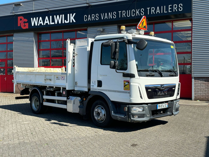 Kipper vrachtwagen MAN TGL 8.220 2 sides tipper Kipper