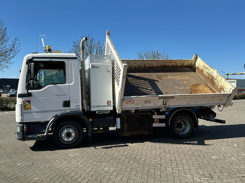 Kipper vrachtwagen MAN TGL 8.220 2 sides tipper Kipper