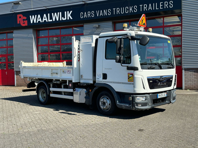 Kipper vrachtwagen MAN TGL 8.220 2 sides tipper Kipper
