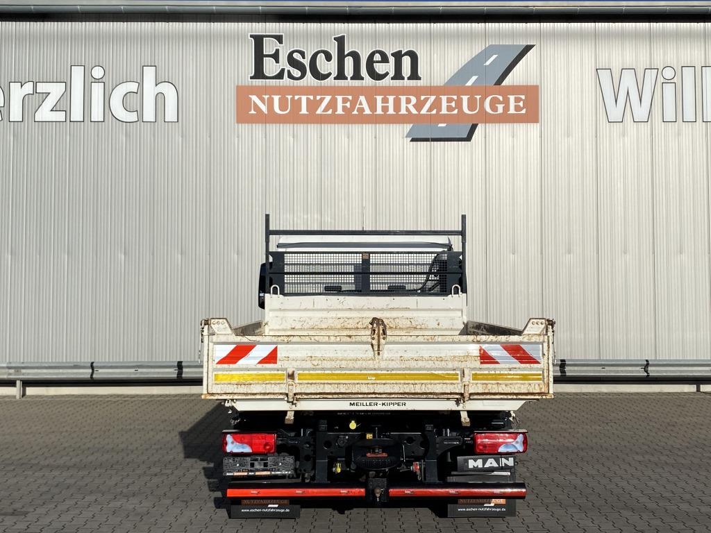 Kipper vrachtwagen MAN TGL 8.220 4x2 BB