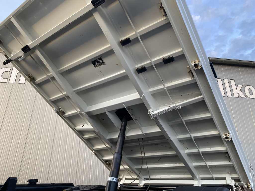 Kipper vrachtwagen MAN TGL 8.220 4x2 BB