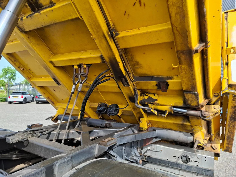 Kipper vrachtwagen MAN TGM 18.250 / 4X4 / NL TRUCK / TUV:30-04-2026 / 118783 KM / HMF 1110 K2 / ROTATOR / GOOD TYRES / FULL-STEEL / DRUM BRAKES / MANUA