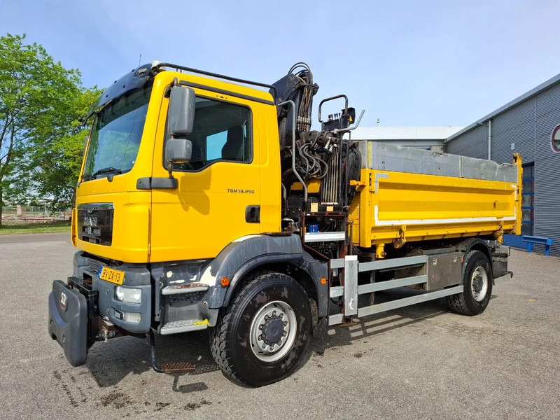 Kipper vrachtwagen MAN TGM 18.250 / 4X4 / NL TRUCK / TUV:30-04-2026 / 118783 KM / HMF 1110 K2 / ROTATOR / GOOD TYRES / FULL-STEEL / DRUM BRAKES / MANUA