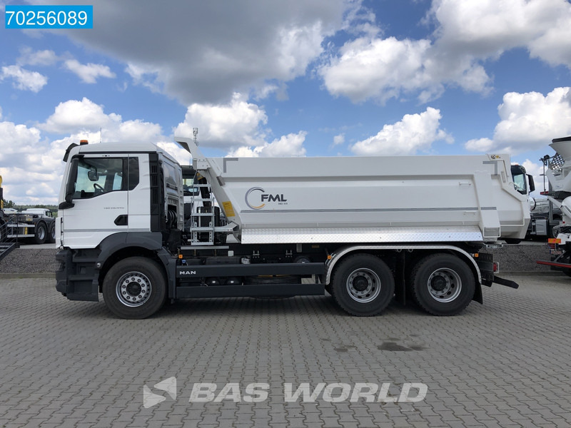 Kipper vrachtwagen MAN TGS 26.440 6X4 16 m3 Hardox tipper Automatic Euro 6