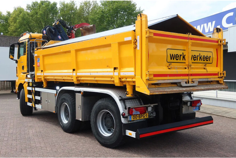 Kipper vrachtwagen MAN TGS 33.420 2 Zijdige kipper + Kraan 6x6 Stuur as