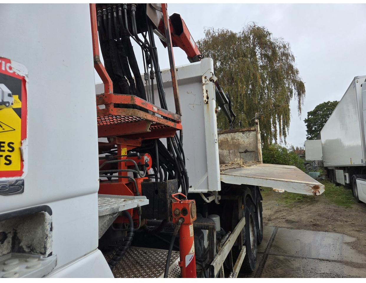Kipper vrachtwagen MERCEDESA CTROS 3341 6X4 TIPPER CRANE FASSI F105