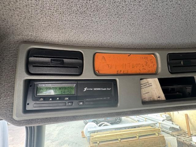 Kipper vrachtwagen Mercedes AXOR 1828 BENNE GRUE FASSI