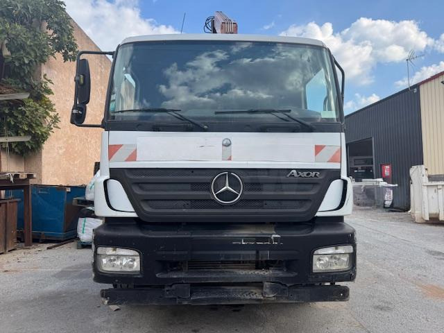 Kipper vrachtwagen Mercedes AXOR 1828 BENNE GRUE FASSI