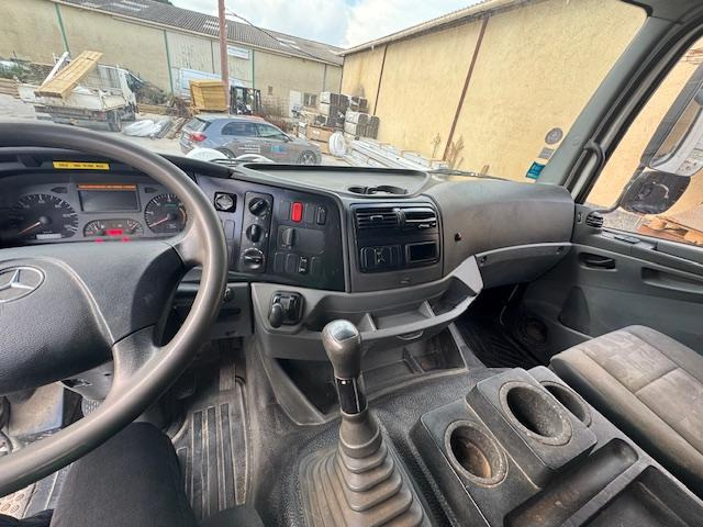 Kipper vrachtwagen Mercedes AXOR 1828 BENNE GRUE FASSI