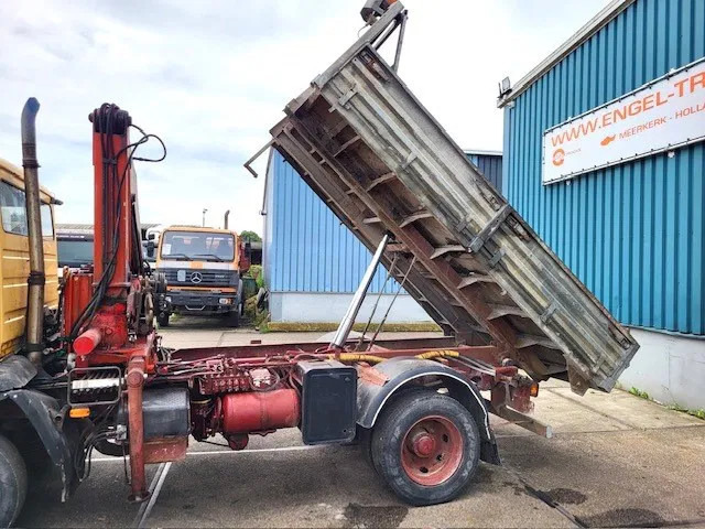 Kipper vrachtwagen Mercedes-Benz 1117 K (6-CILINDER) KIPPER WITH FERRARI CRANE (FULL STEEL SUSPENSION / MANUAL GEARBOX / P.T.O.)