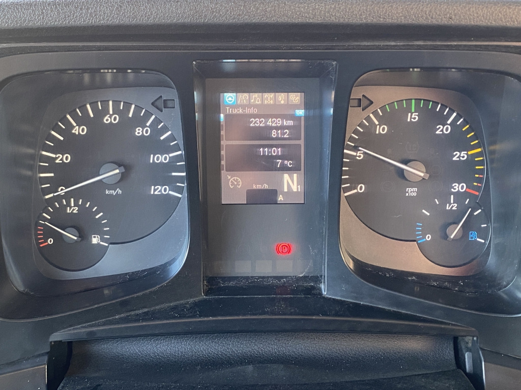 Kipper vrachtwagen Mercedes-Benz 1832 4x2 / Fassi Kran