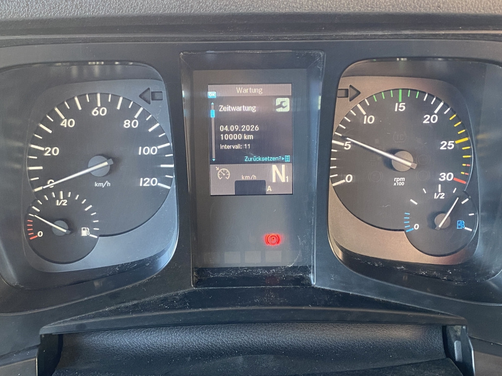 Kipper vrachtwagen Mercedes-Benz 1832 4x2 / Fassi Kran