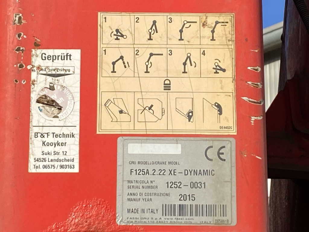 Kipper vrachtwagen Mercedes-Benz 1832 4x2 / Fassi Kran