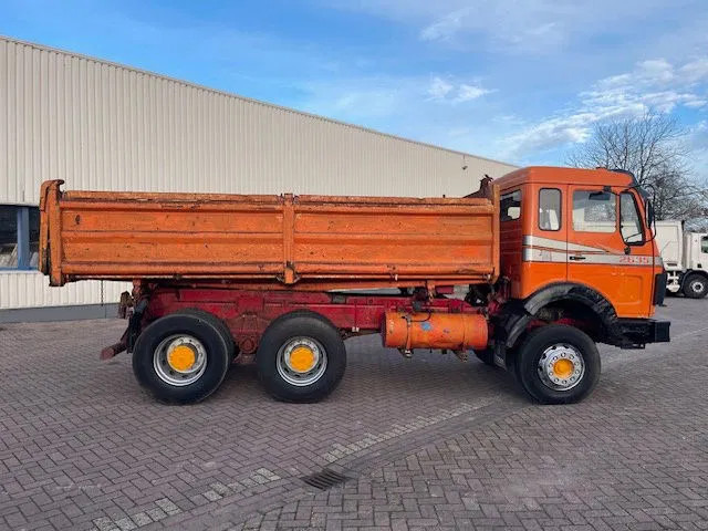 Kipper vrachtwagen Mercedes-Benz AK 2635 6x4 V8