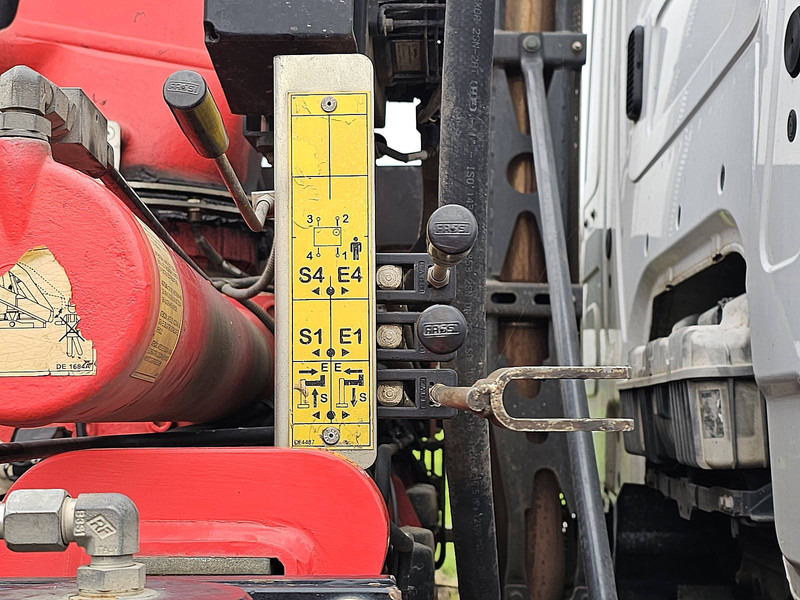 Kipper vrachtwagen Mercedes-Benz AROCS 3243 FASSI F175A023