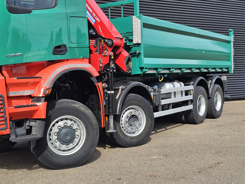 Kipper vrachtwagen Mercedes-Benz AROCS 4145 / 8X6 / TIPPER + HMF CRANE