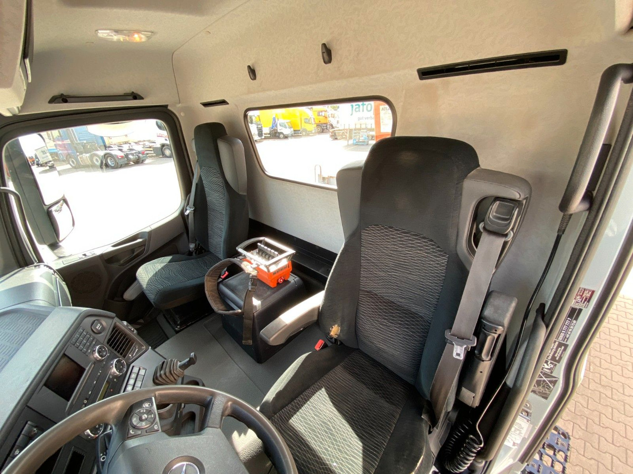 Kipper vrachtwagen Mercedes-Benz Arocs 1843 HAD 4x4 | Atlas 116.3-A3*5+6.Kreis