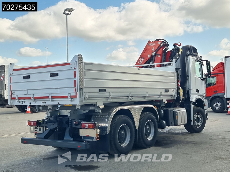 Kipper vrachtwagen Mercedes-Benz Arocs 3348 6X4 Fassi F255A2.24 Kran Crane 9m3 3-Sided Tipper Big-Axle Euro 6