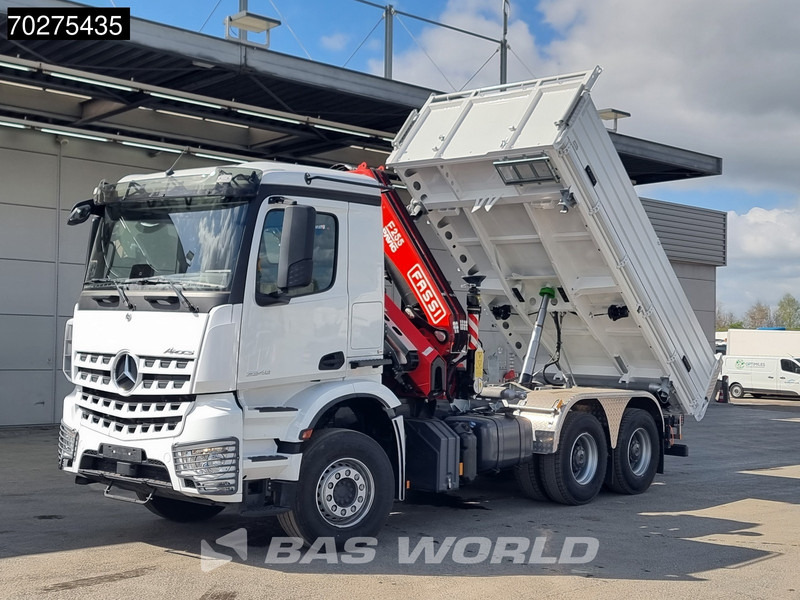 Kipper vrachtwagen Mercedes-Benz Arocs 3348 6X4 Fassi F255A2.24 Kran Crane 9m3 3-Sided Tipper Big-Axle Euro 6