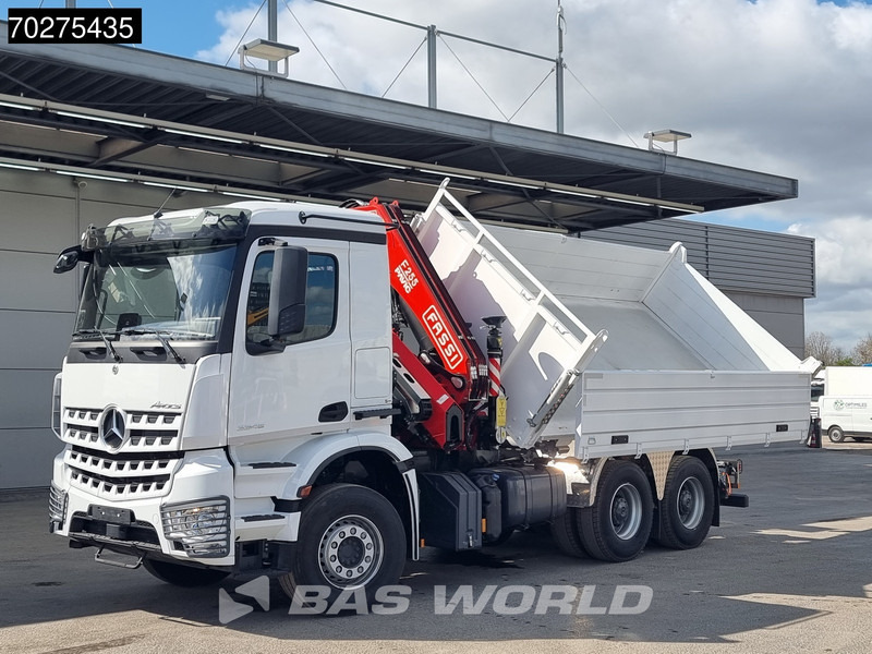 Kipper vrachtwagen Mercedes-Benz Arocs 3348 6X4 Fassi F255A2.24 Kran Crane 9m3 3-Sided Tipper Big-Axle Euro 6
