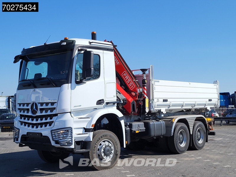 Kipper vrachtwagen Mercedes-Benz Arocs 3348 6X6 Fassi F255A.2.24 xe-dynamic Kran Dreiseitenkipper Navi Euro 6