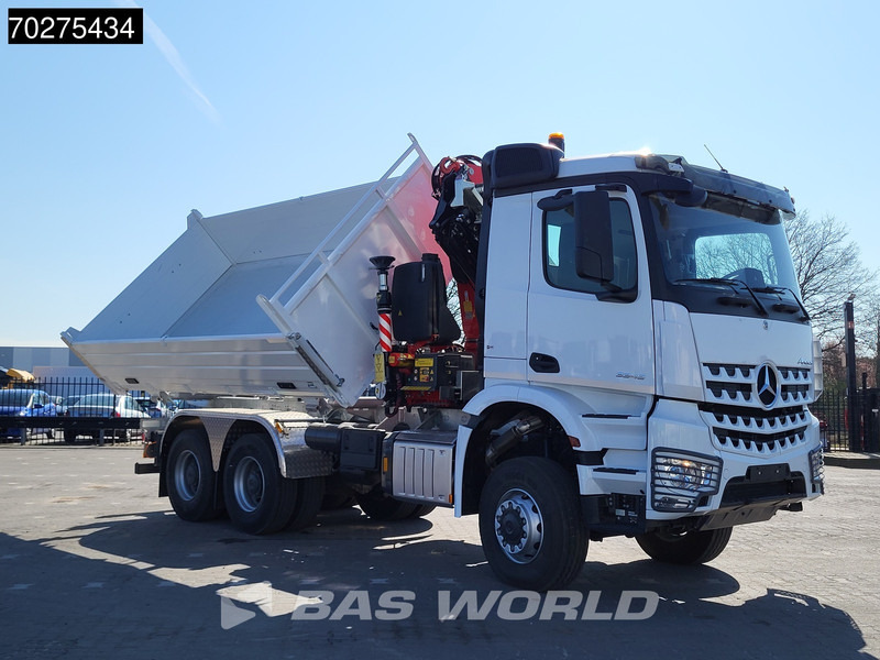 Kipper vrachtwagen Mercedes-Benz Arocs 3348 6X6 Fassi F255A.2.24 xe-dynamic Kran Dreiseitenkipper Navi Euro 6