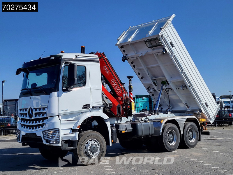 Kipper vrachtwagen Mercedes-Benz Arocs 3348 6X6 Fassi F255A.2.24 xe-dynamic Kran Dreiseitenkipper Navi Euro 6