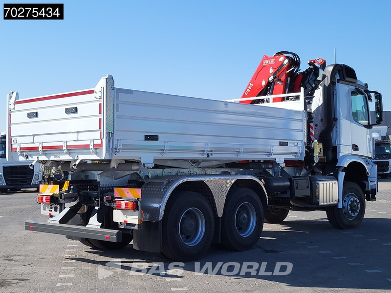 Kipper vrachtwagen Mercedes-Benz Arocs 3348 6X6 Fassi F255A.2.24 xe-dynamic Kran Dreiseitenkipper Navi Euro 6