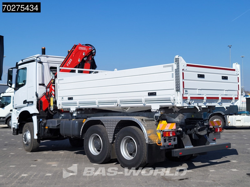 Kipper vrachtwagen Mercedes-Benz Arocs 3348 6X6 Fassi F255A.2.24 xe-dynamic Kran Dreiseitenkipper Navi Euro 6