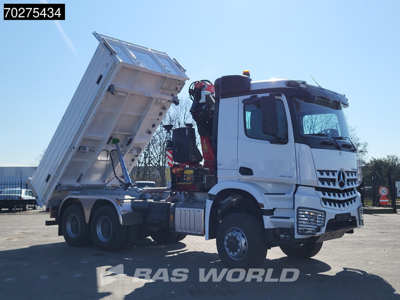 Kipper vrachtwagen Mercedes-Benz Arocs 3348 6X6 Fassi F255A.2.24 xe-dynamic Kran Dreiseitenkipper Navi Euro 6