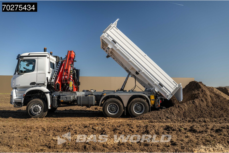 Kipper vrachtwagen Mercedes-Benz Arocs 3348 6X6 Fassi F255A.2.24 xe-dynamic Kran Dreiseitenkipper Navi Euro 6