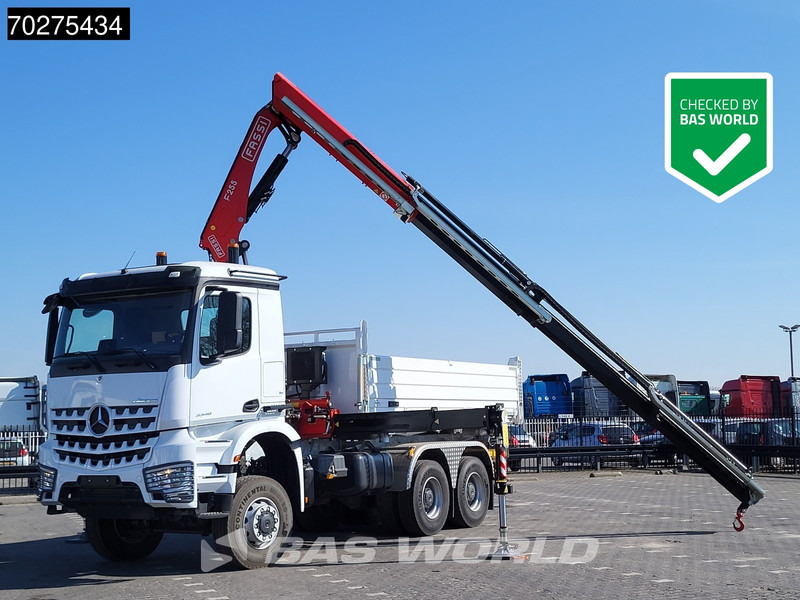 Kipper vrachtwagen Mercedes-Benz Arocs 3348 6X6 NEW Fassi F255A.2.24 Kran Crane 3-way tipper Navi Euro 6
